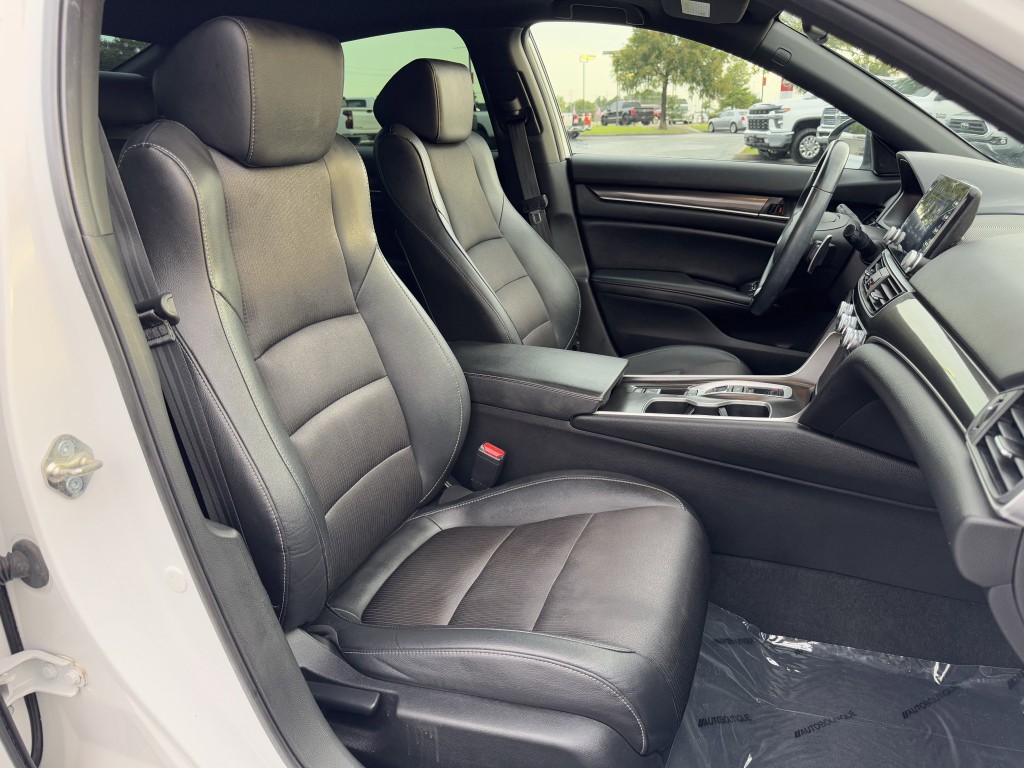 2019 Honda Accord Image 25