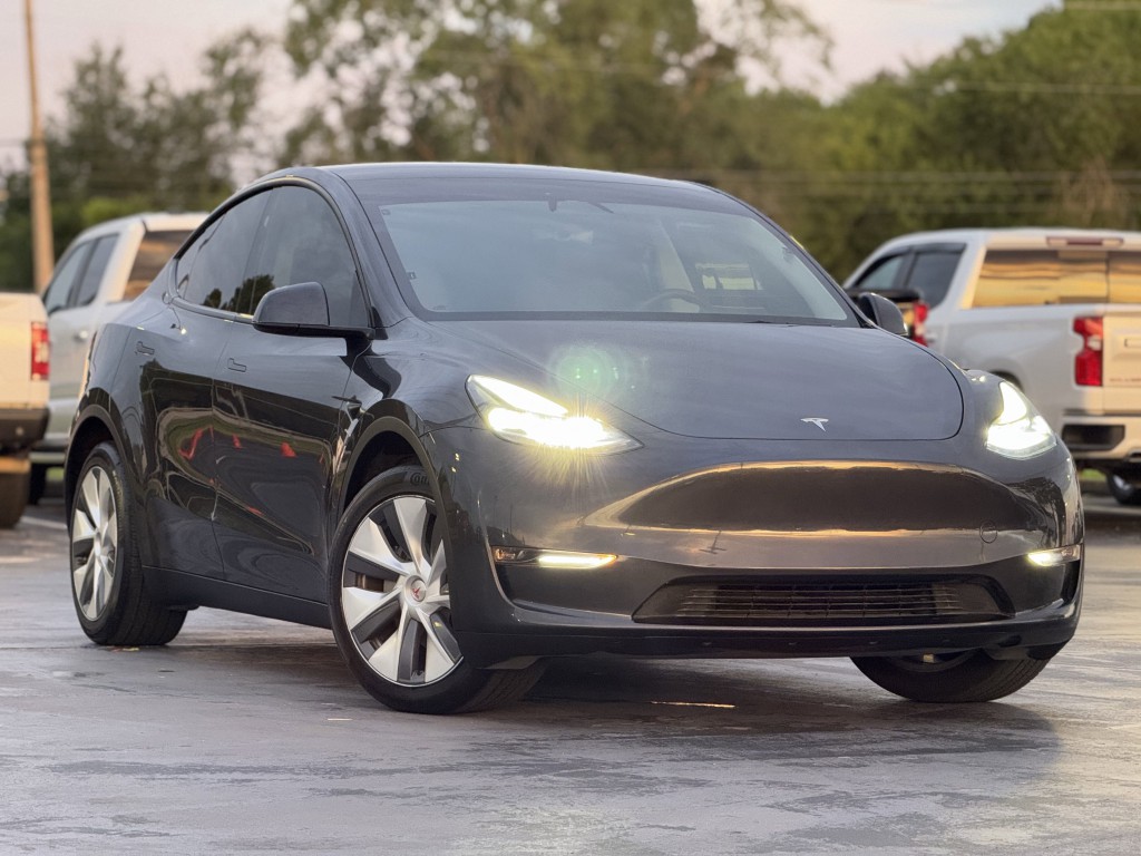 2024 Tesla Model Y Image 3