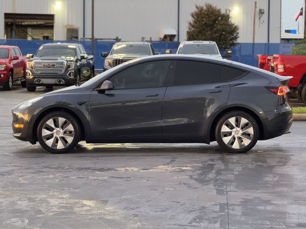 2024 Tesla Model Y Image 8