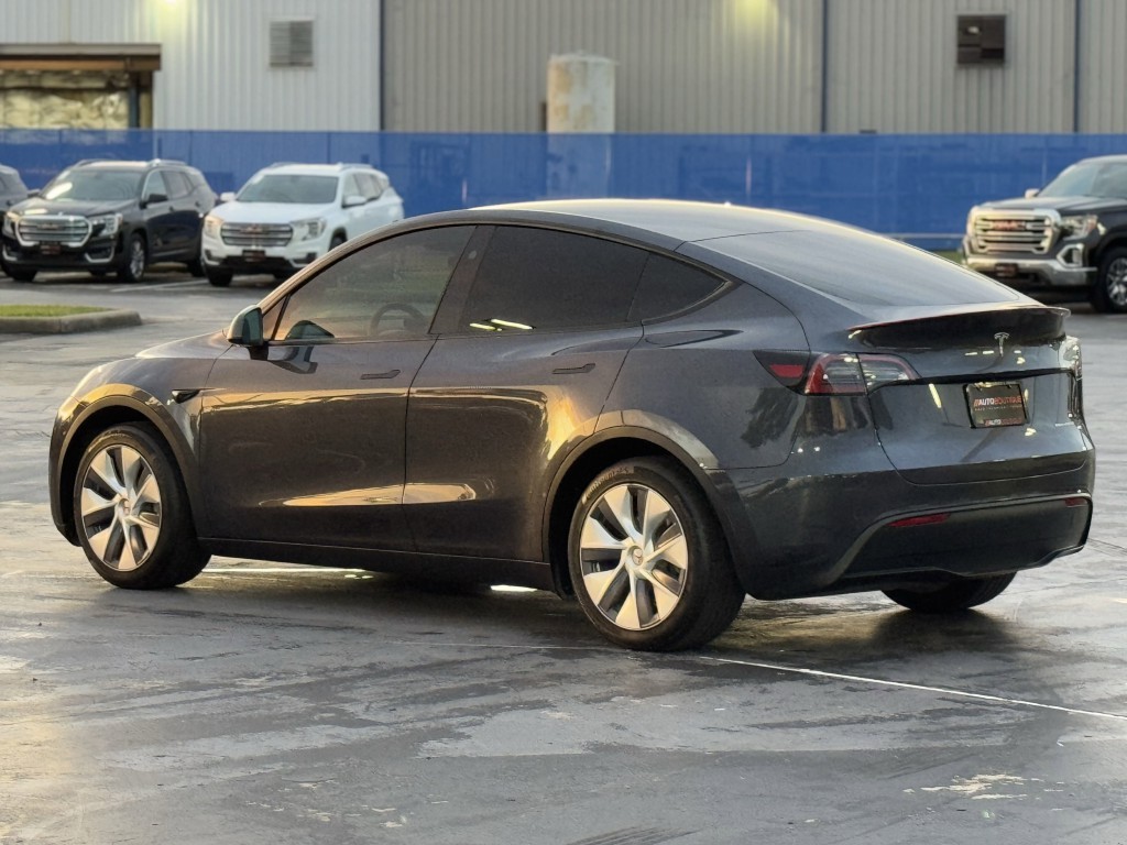 2024 Tesla Model Y Image 9