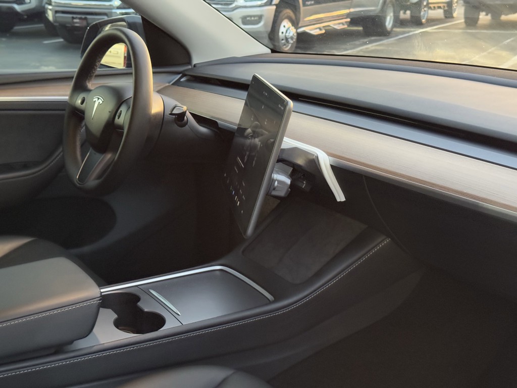 2024 Tesla Model Y Image 13