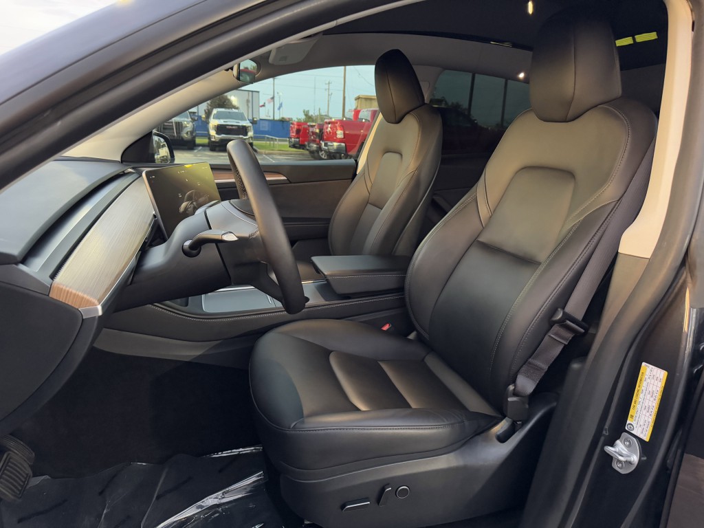 2024 Tesla Model Y Image 19