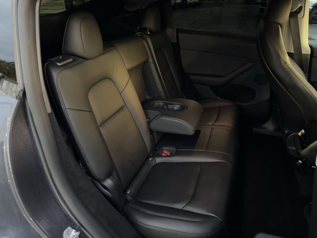 2024 Tesla Model Y Image 21