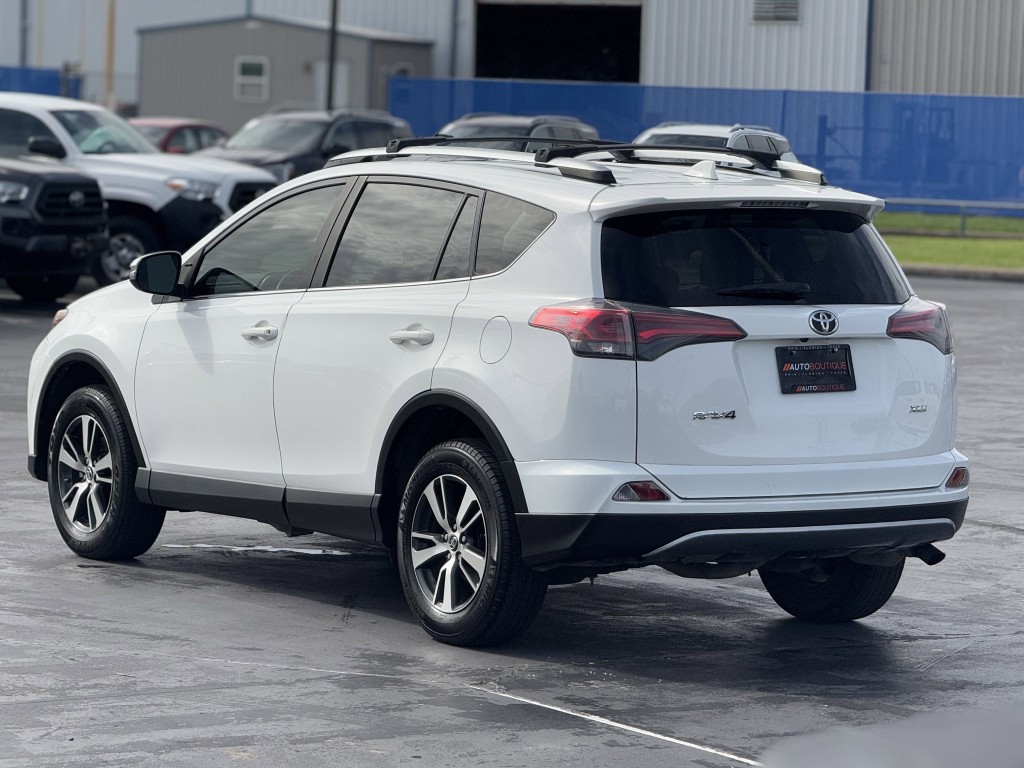 2018 Toyota Rav4 Image 9
