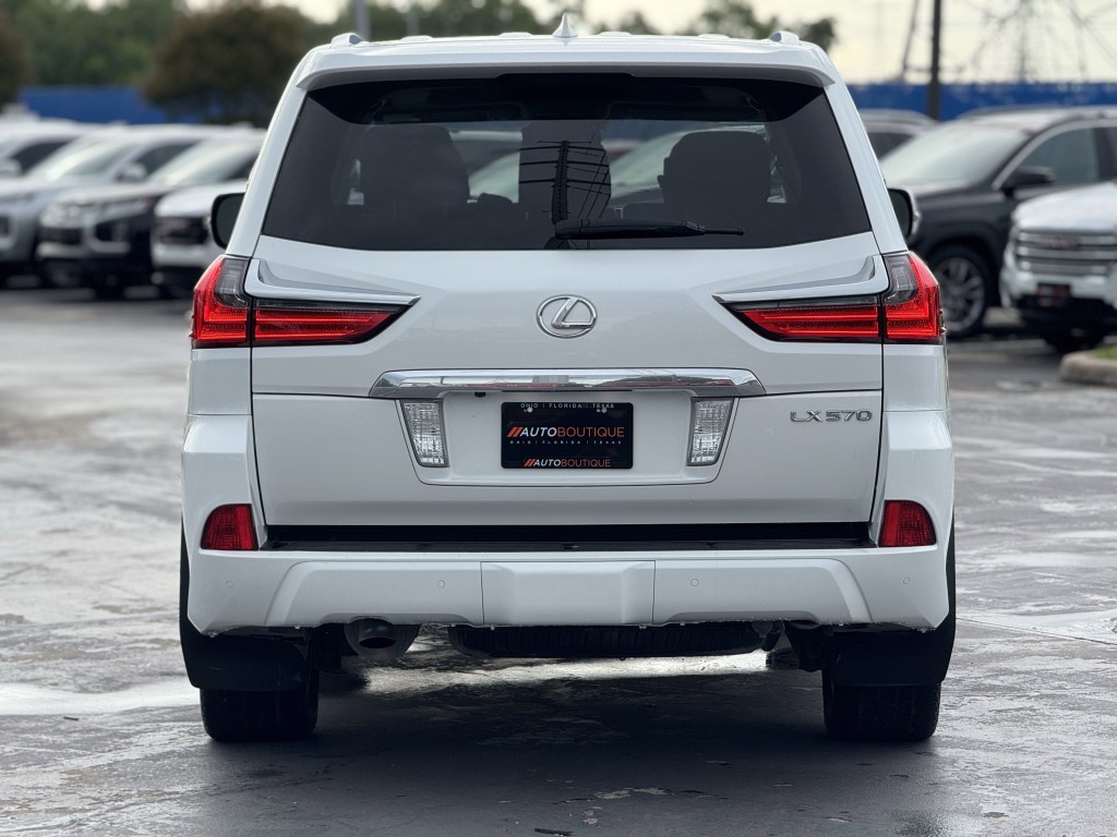 2017 Lexus LX Image 8
