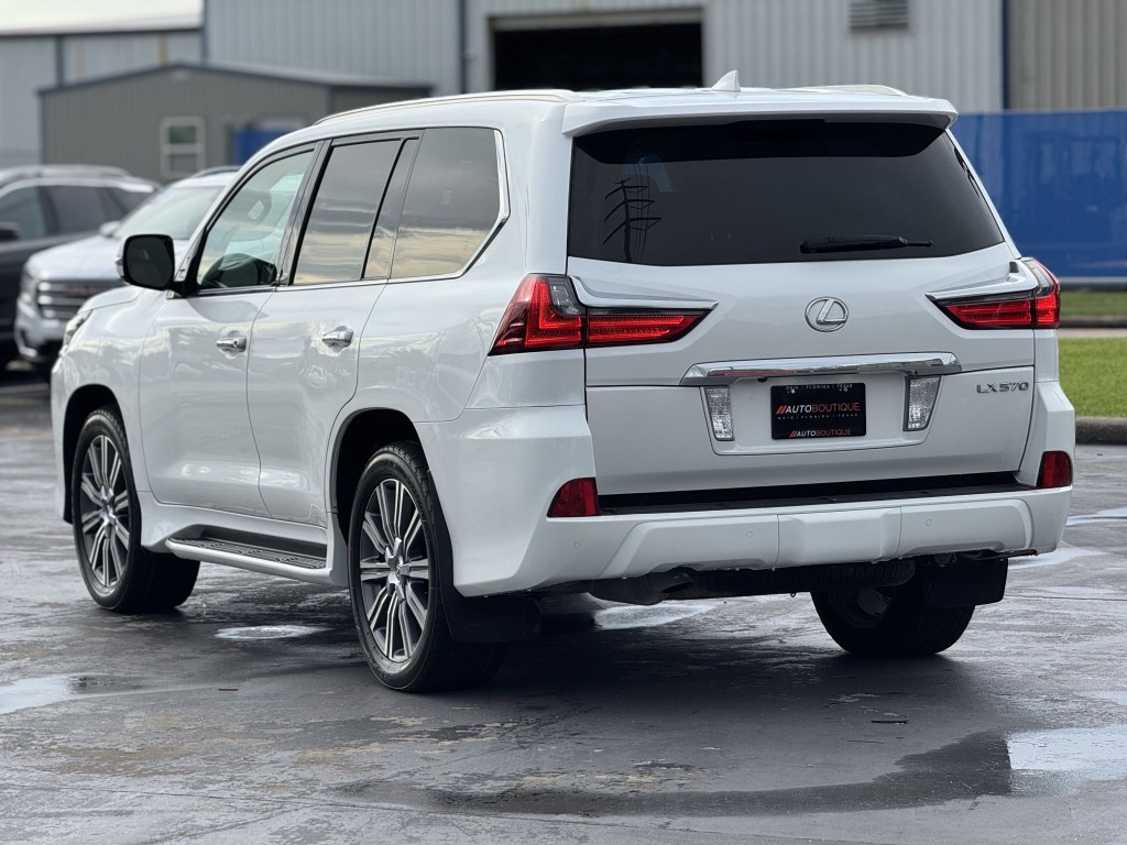 2017 Lexus LX Image 10