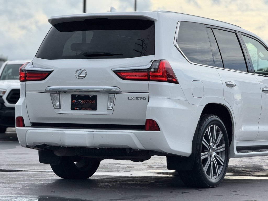 2017 Lexus LX Image 11