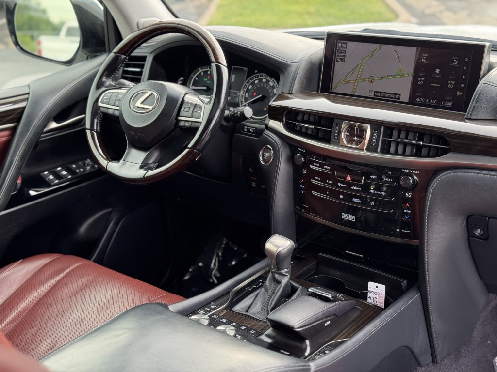 2017 Lexus LX Image 16