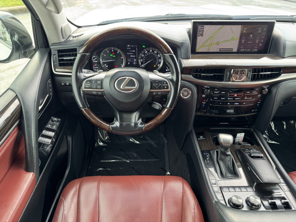 2017 Lexus LX Image 17
