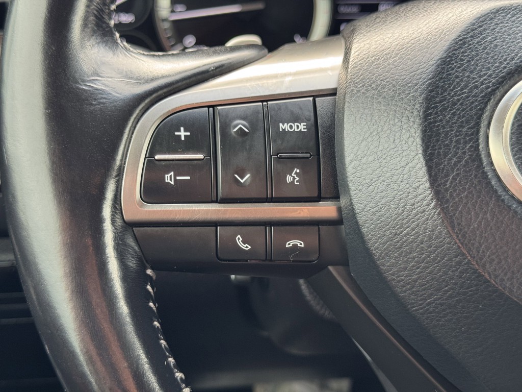 2017 Lexus LX Image 19