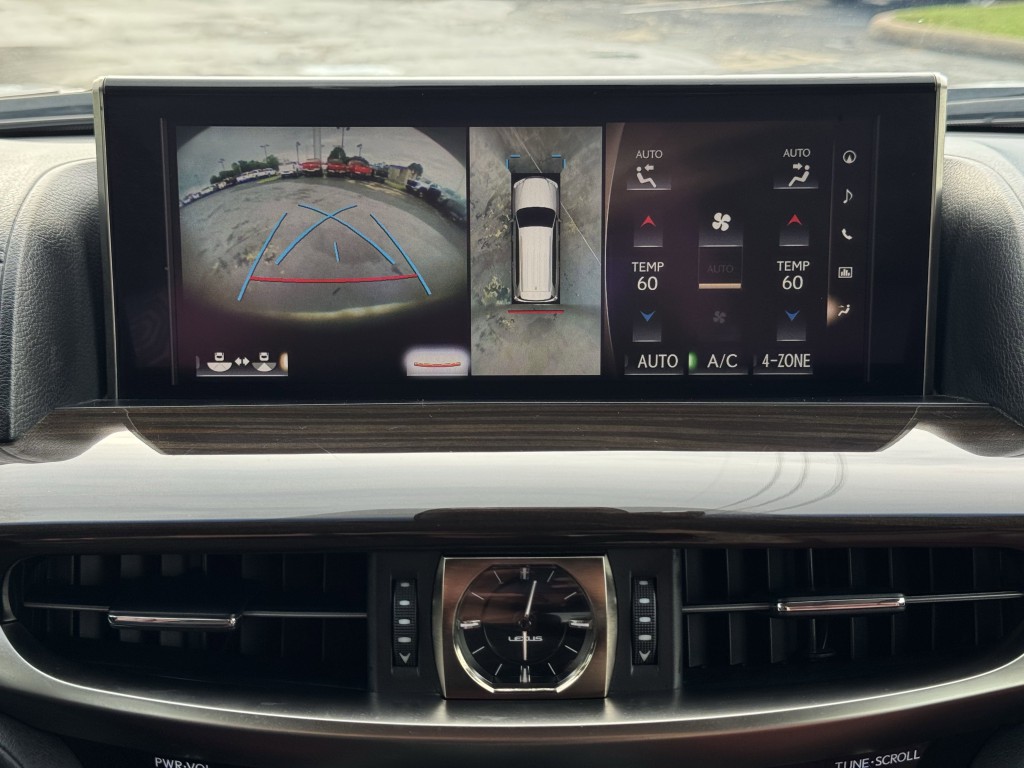 2017 Lexus LX Image 23