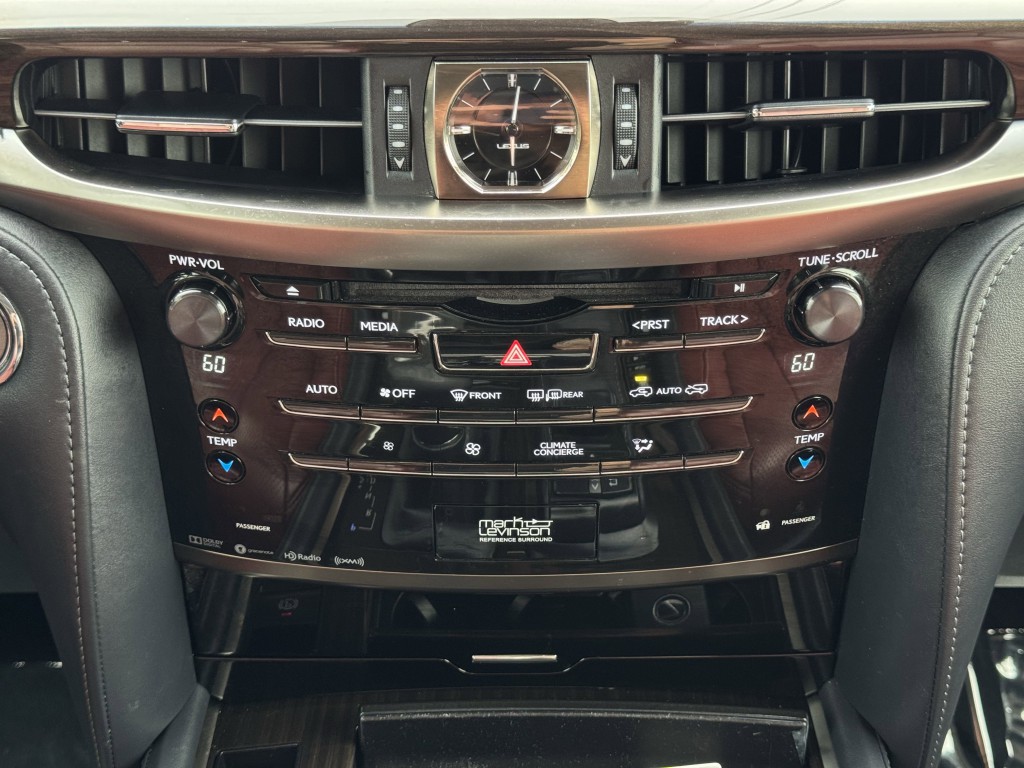 2017 Lexus LX Image 24