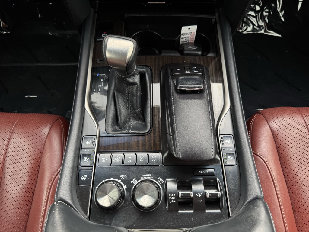 2017 Lexus LX Image 25