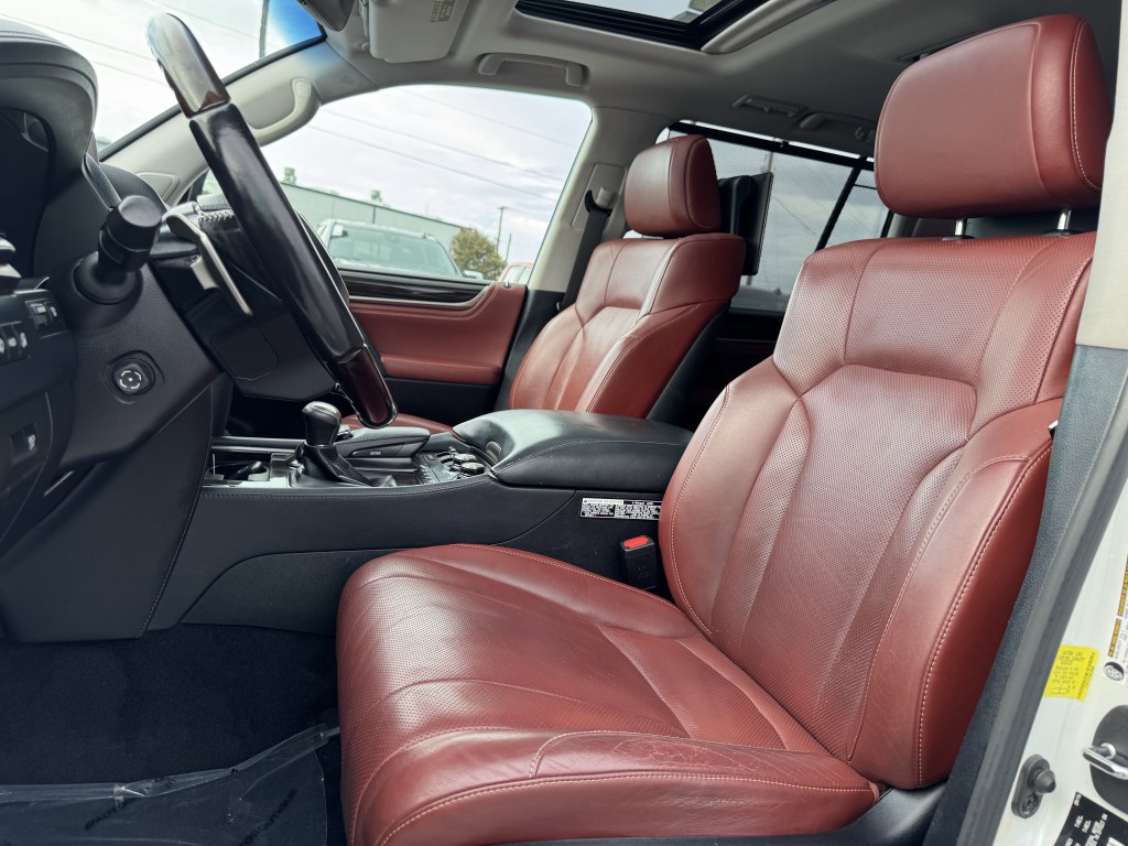 2017 Lexus LX Image 29