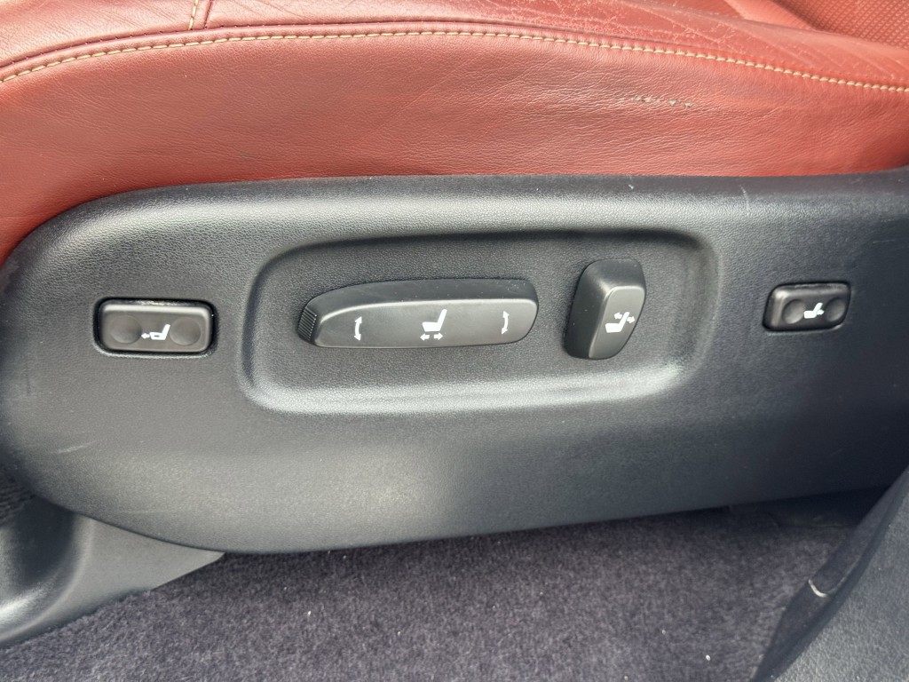 2017 Lexus LX Image 30