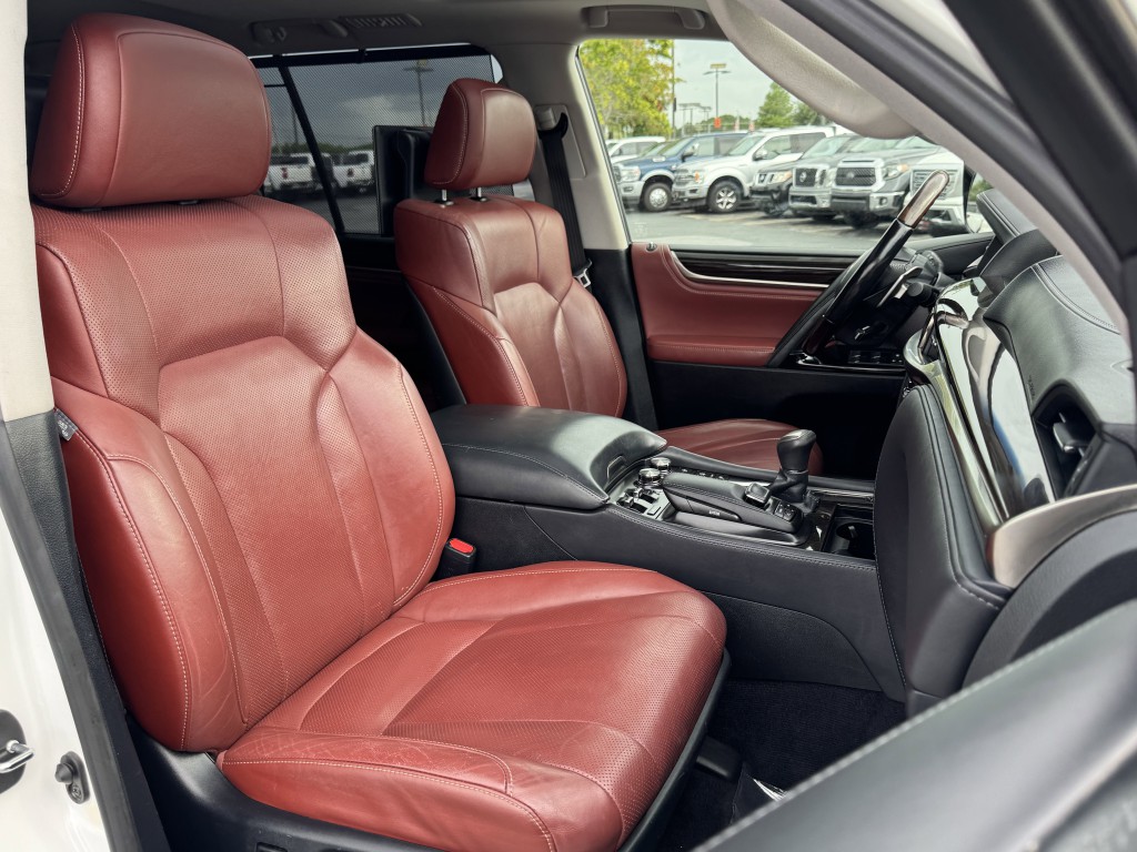 2017 Lexus LX Image 31