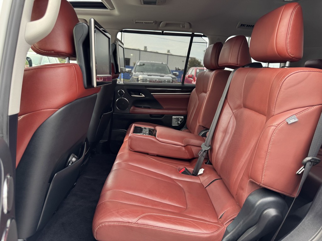 2017 Lexus LX Image 37