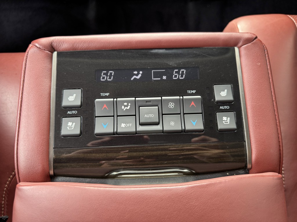 2017 Lexus LX Image 39