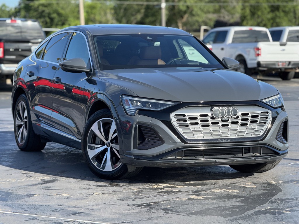 2024 Audi Q8 e-tron Sportback Image 3