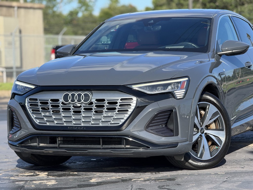 2024 Audi Q8 e-tron Sportback Image 6