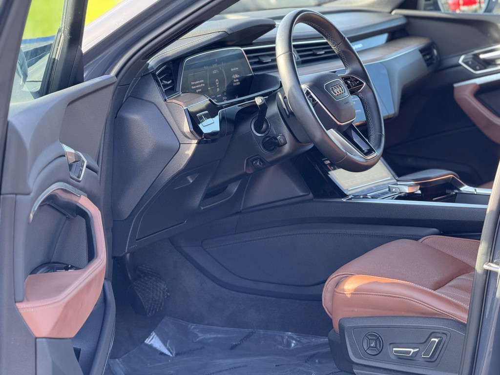 2024 Audi Q8 e-tron Sportback Image 13