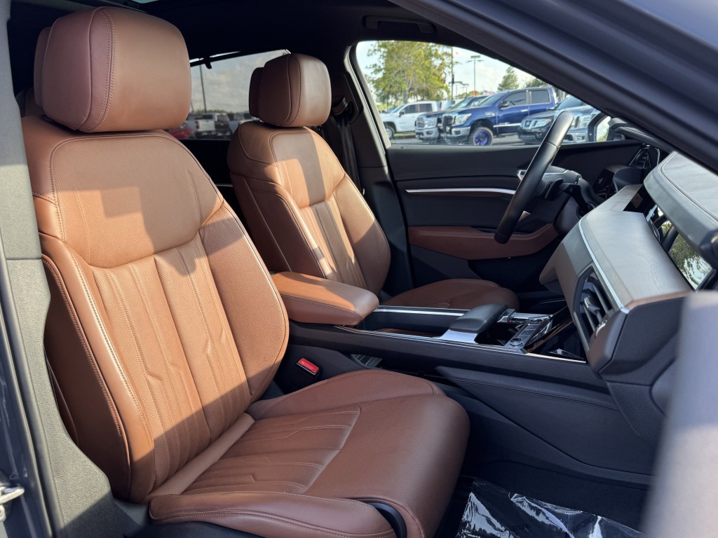 2024 Audi Q8 e-tron Sportback Image 32