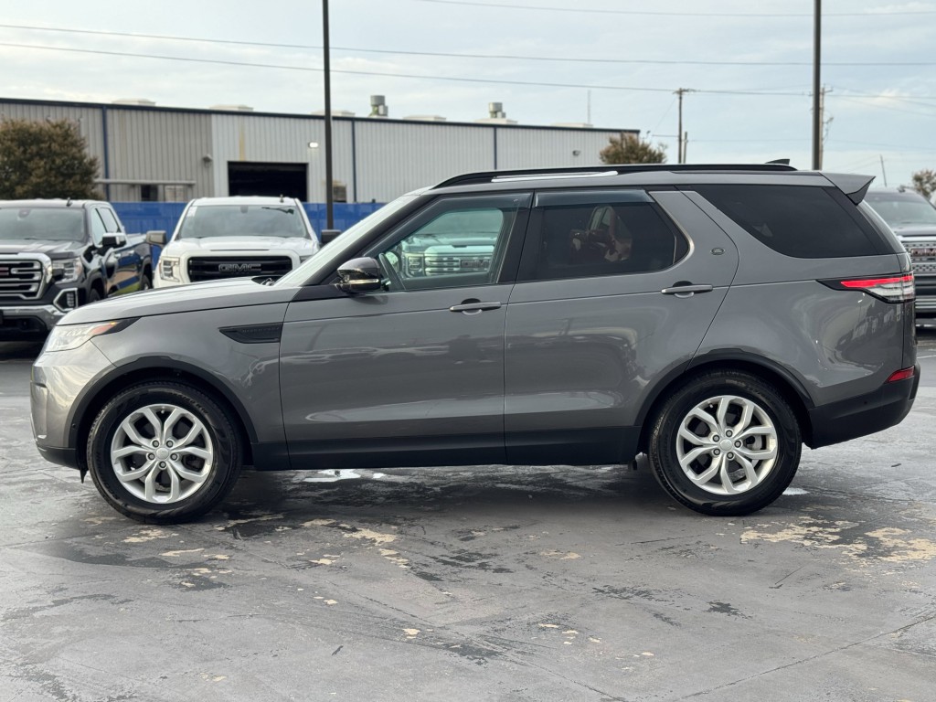 2018 Land Rover Discovery Image 10