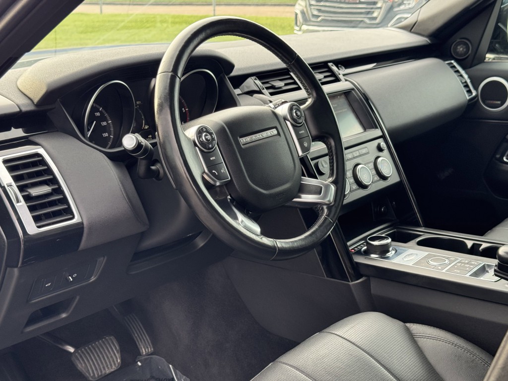 2018 Land Rover Discovery Image 12
