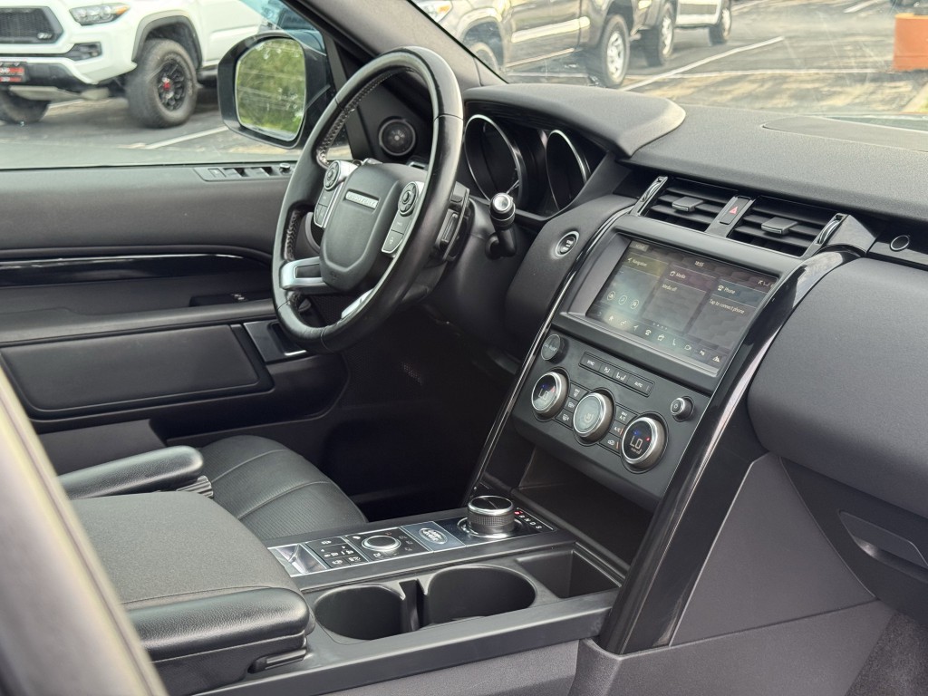2018 Land Rover Discovery Image 13