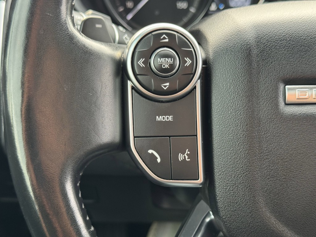 2018 Land Rover Discovery Image 16