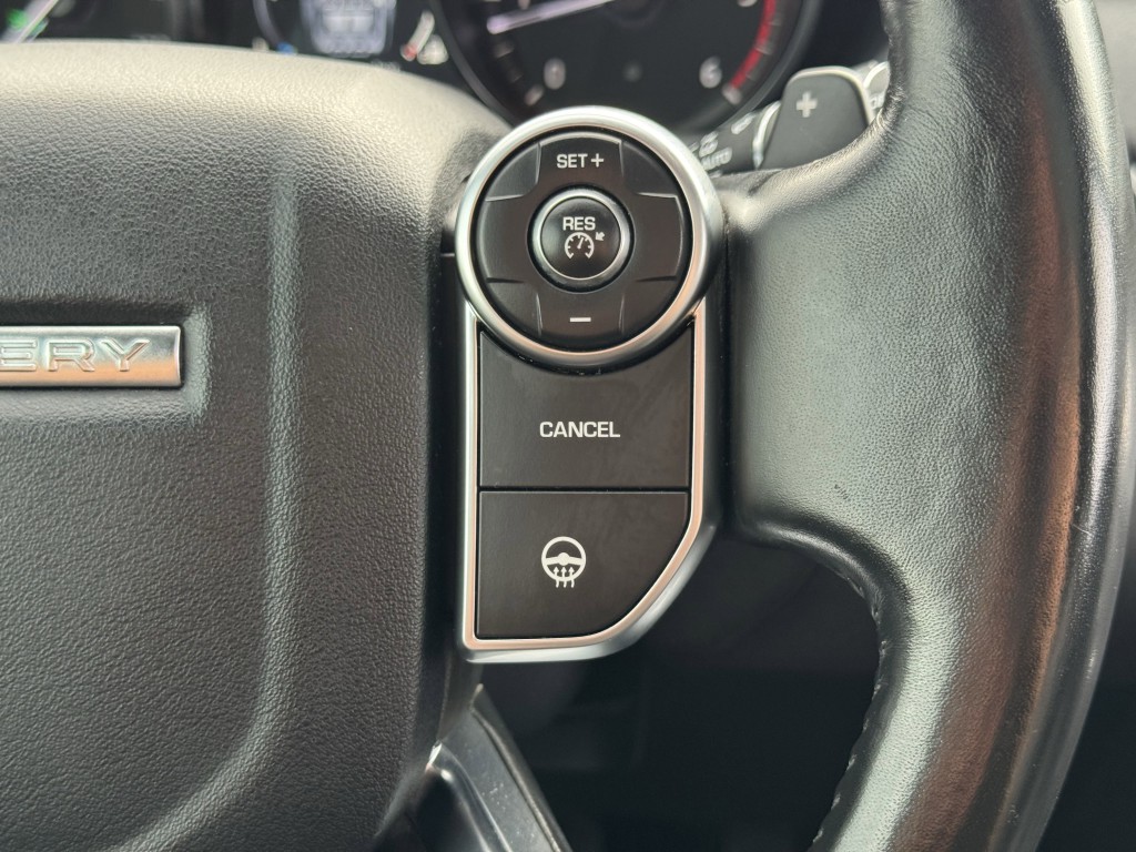2018 Land Rover Discovery Image 17
