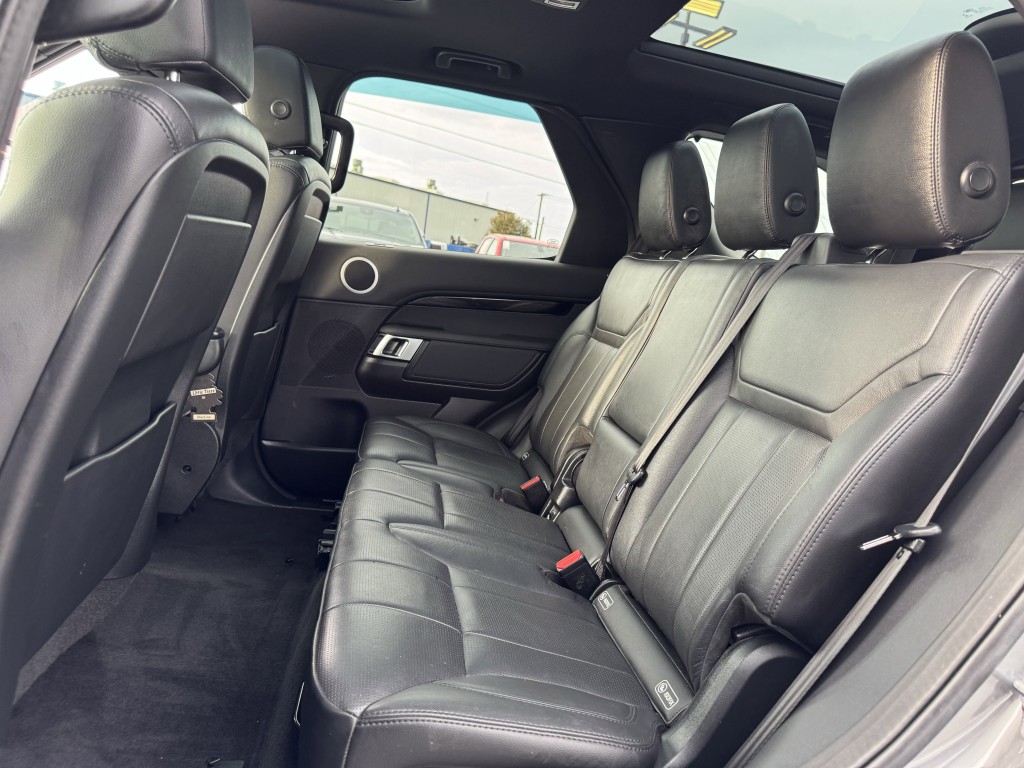 2018 Land Rover Discovery Image 29