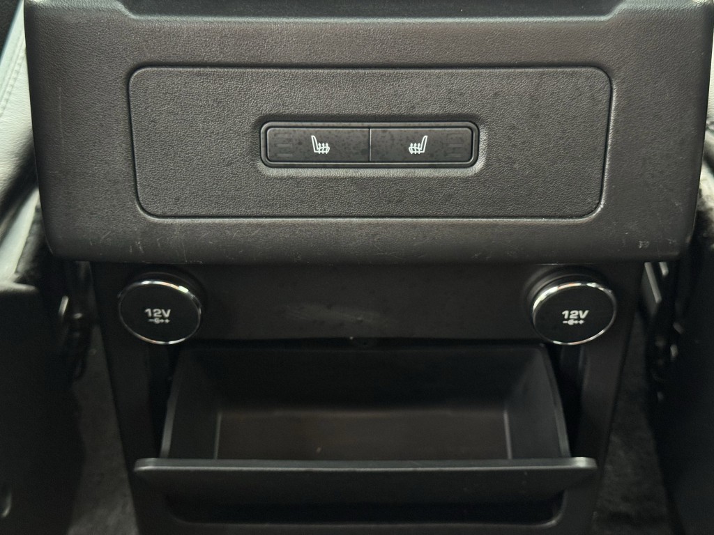 2018 Land Rover Discovery Image 30