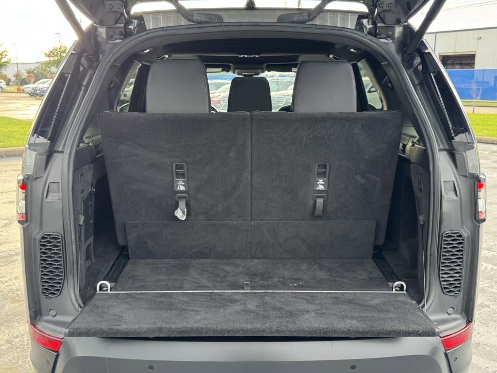 2018 Land Rover Discovery Image 33