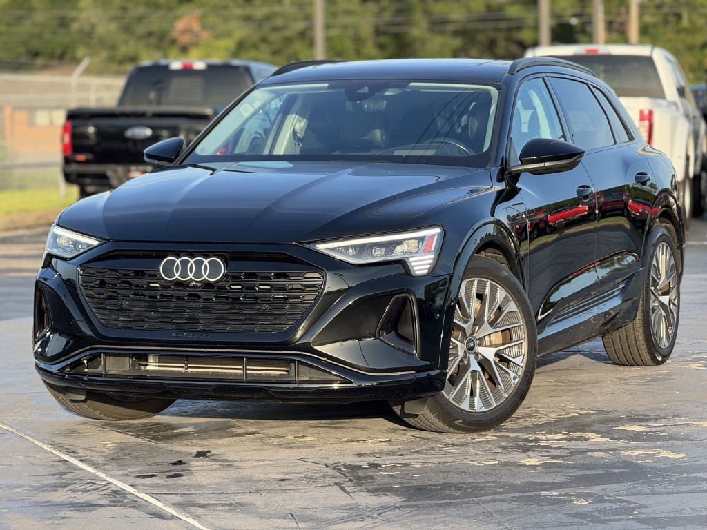 2024 Audi Q8 e-tron Image 5
