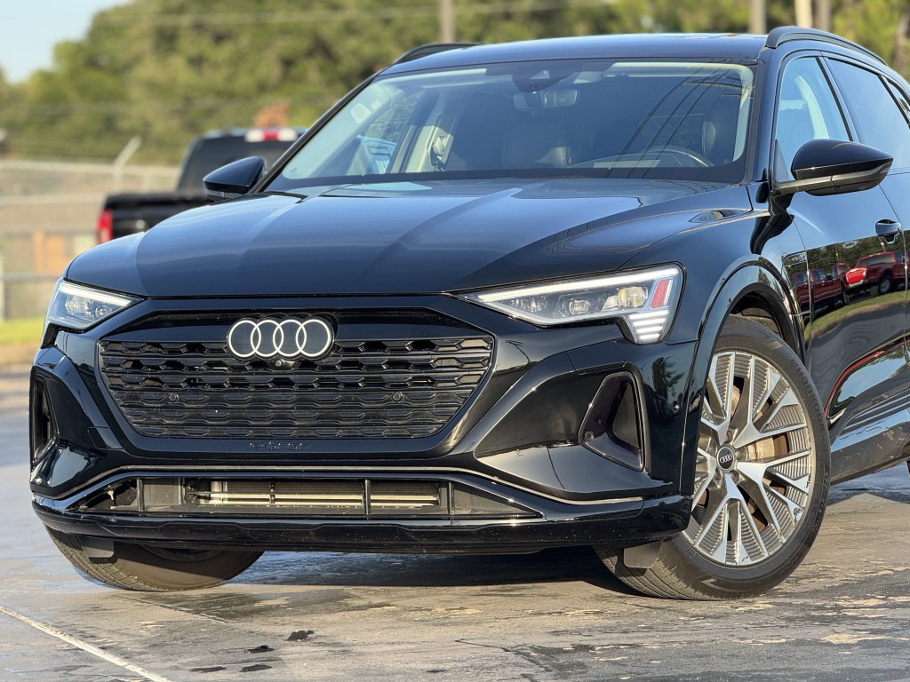 2024 Audi Q8 e-tron Image 6