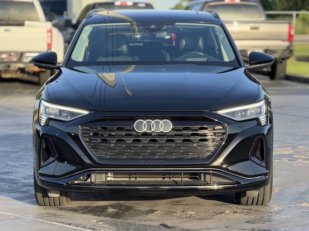 2024 Audi Q8 e-tron Image 7