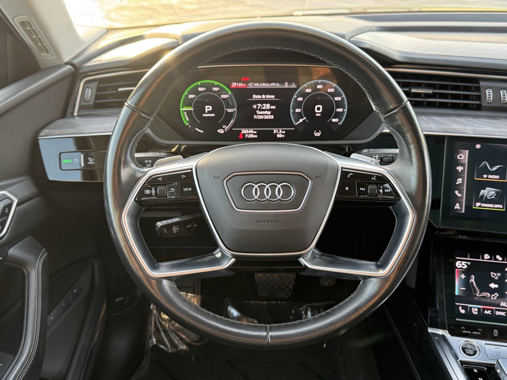 2024 Audi Q8 e-tron Image 16