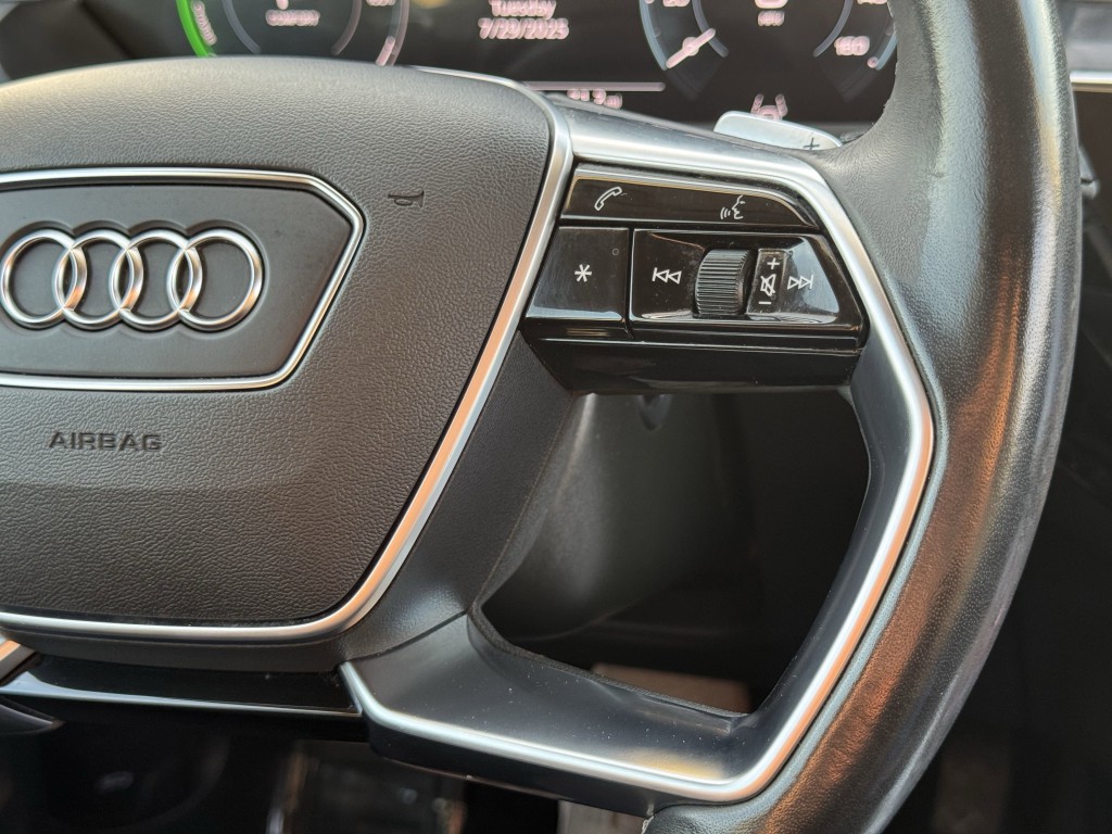 2024 Audi Q8 e-tron Image 18