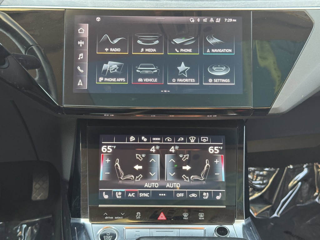 2024 Audi Q8 e-tron Image 20