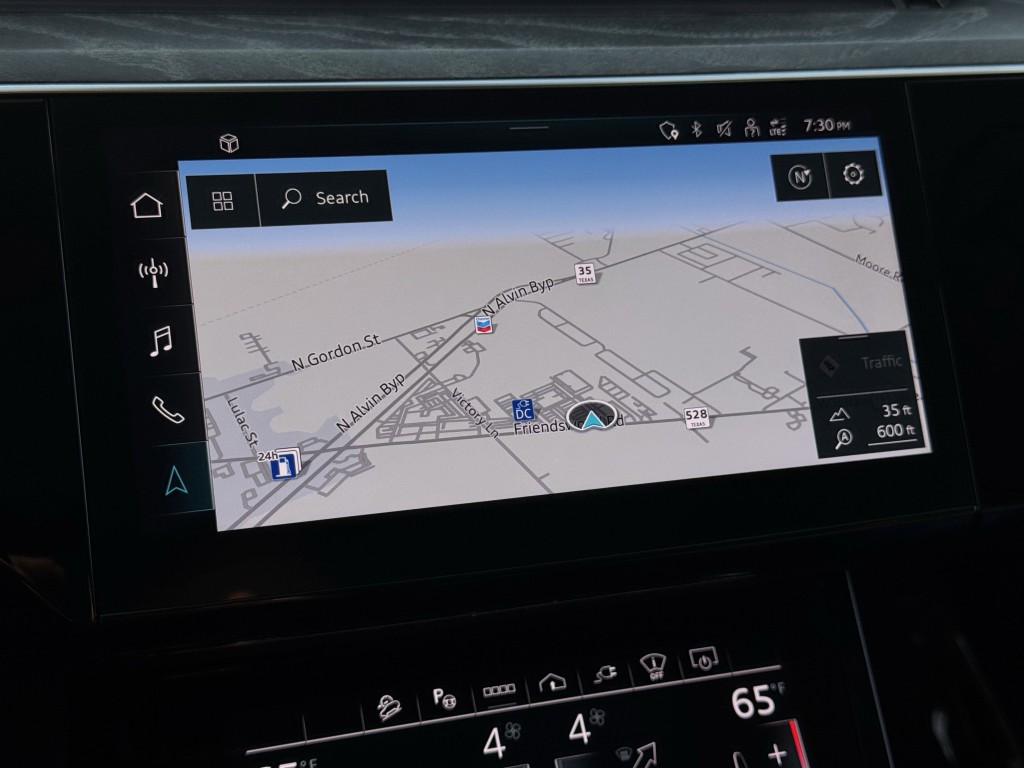2024 Audi Q8 e-tron Image 21