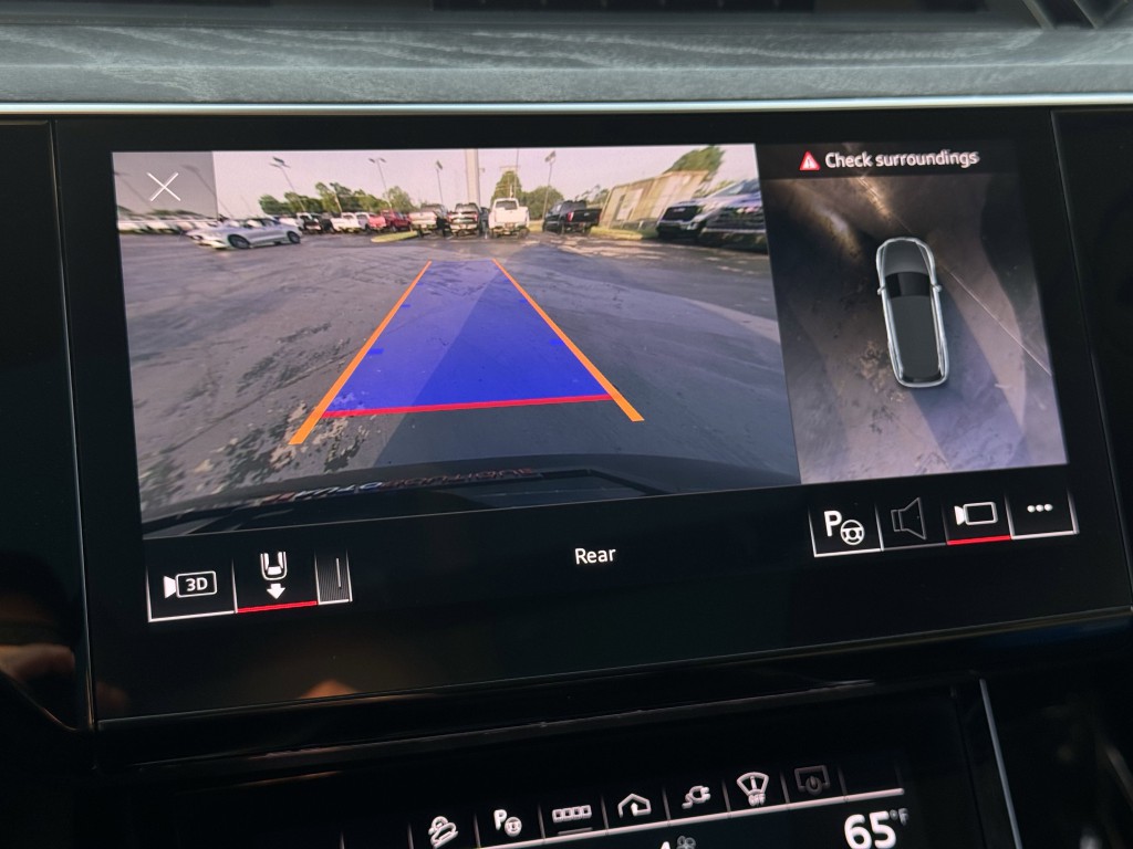 2024 Audi Q8 e-tron Image 22