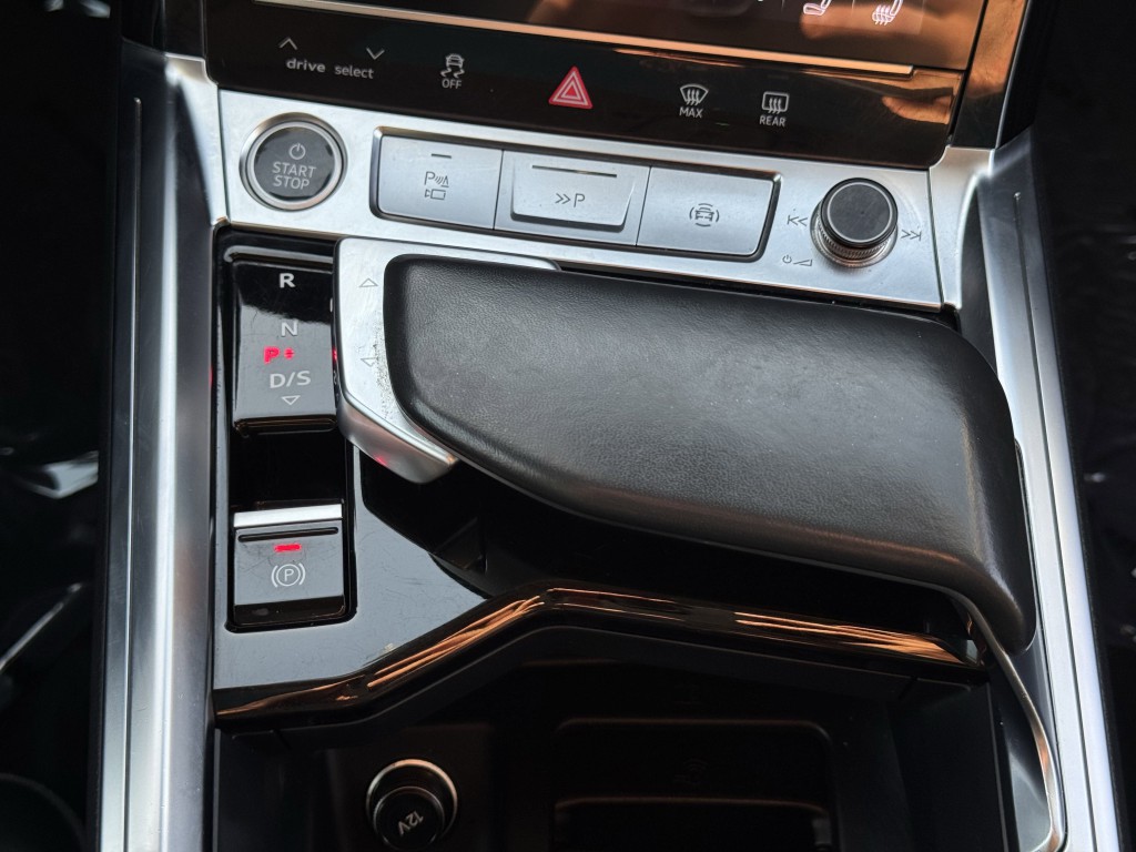 2024 Audi Q8 e-tron Image 25
