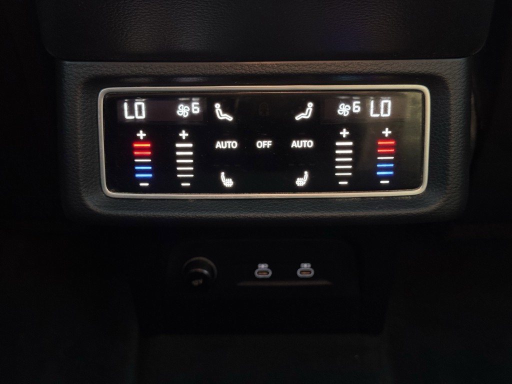 2024 Audi Q8 e-tron Image 34