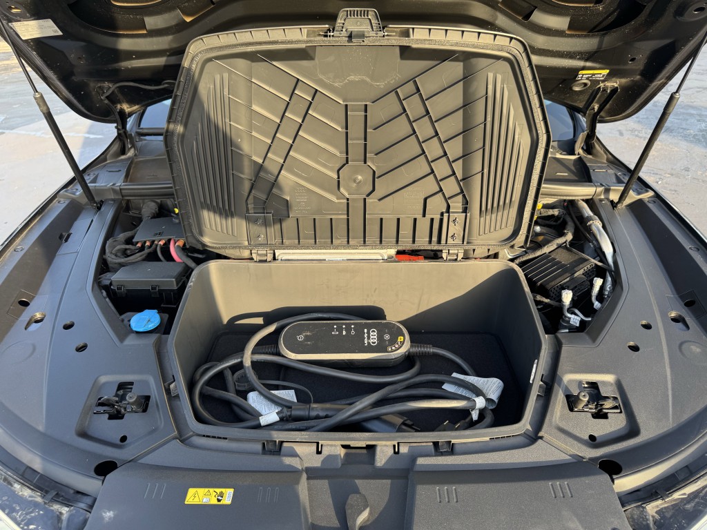 2024 Audi Q8 e-tron Image 39