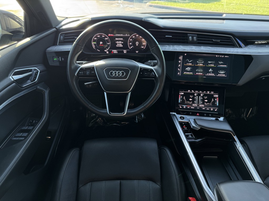 2024 Audi Q8 e-tron Sportback Image 16