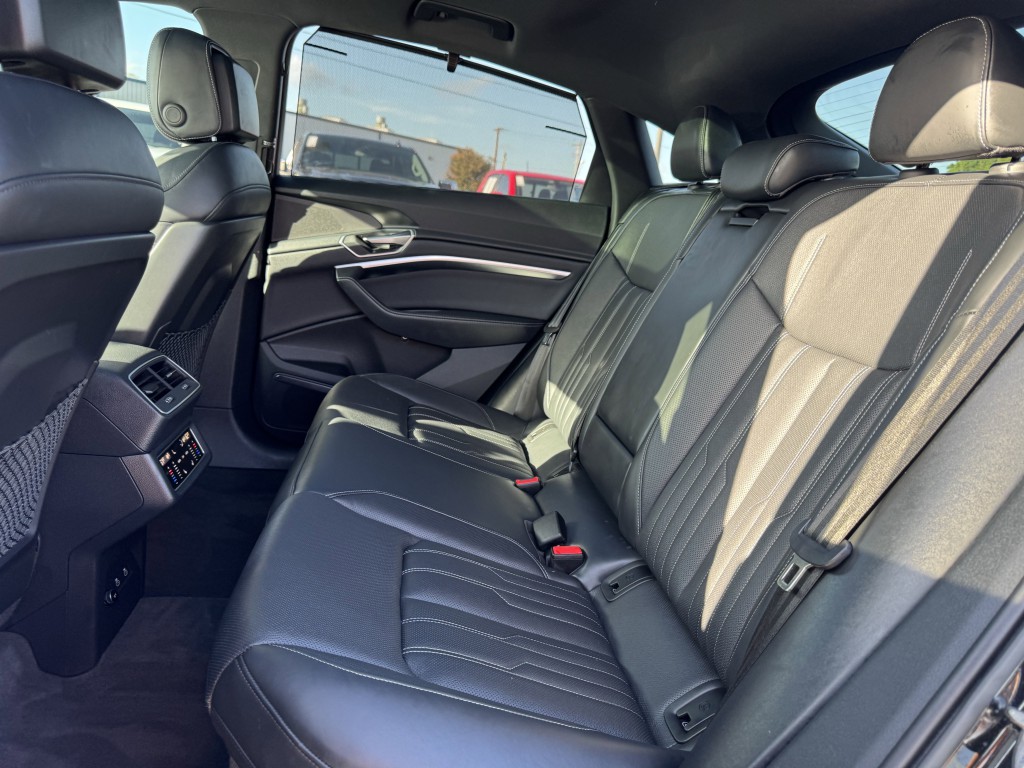 2024 Audi Q8 e-tron Sportback Image 33