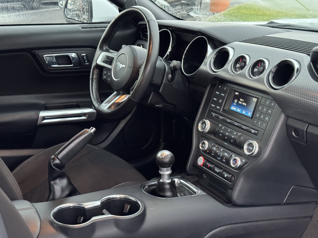 2017 Ford Mustang Image 15