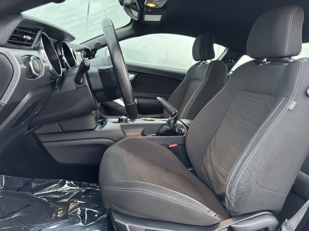 2017 Ford Mustang Image 22
