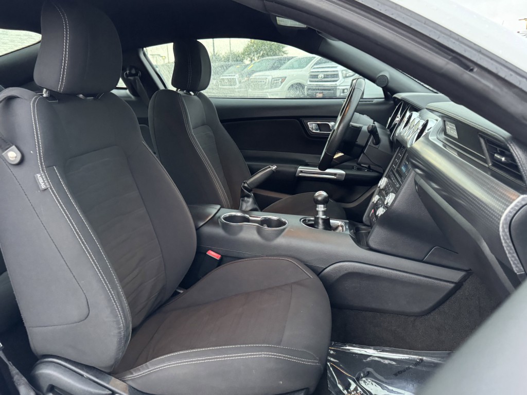 2017 Ford Mustang Image 23